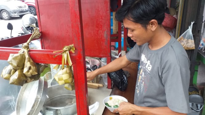 Pedagang bakso kupat di Kopeng dan Salatiga.