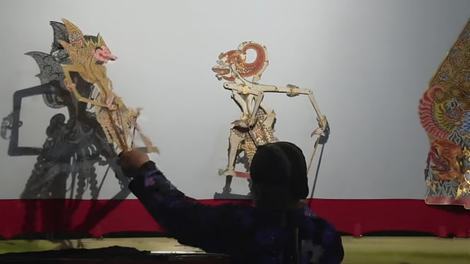 Pementasan wayang spektakuler fi Unissula Semarang.