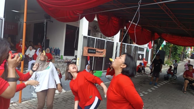 Warga Semarang antusias ikuti lomba sambut HUT RI.