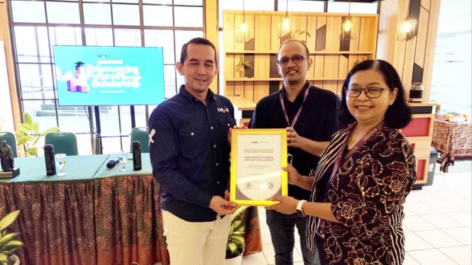 Nexa beri beasiswa ke Semarang Catholic University Semarang.