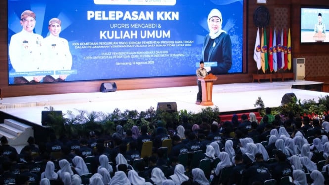 Wagub Jateng lepas KKN Upgris Semarang.