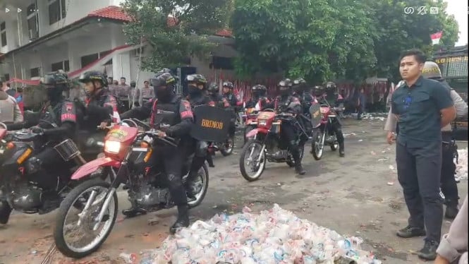 Polisi amankan demo di Pati.