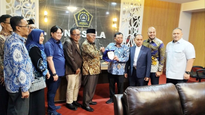 Sekjen Partai Demikrat kunjungi Unissula Semarang.