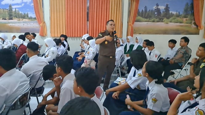 Kajari Kab. Semarang Ismail Fahmi, Beri Edukasi Hukum Siswa SMP