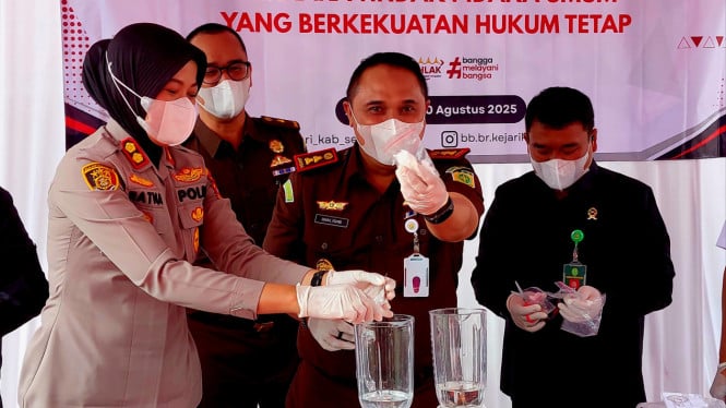 Kajari Kab. Semarang Bersama Kapolres Semarang Musnahkan BB Narkoba
