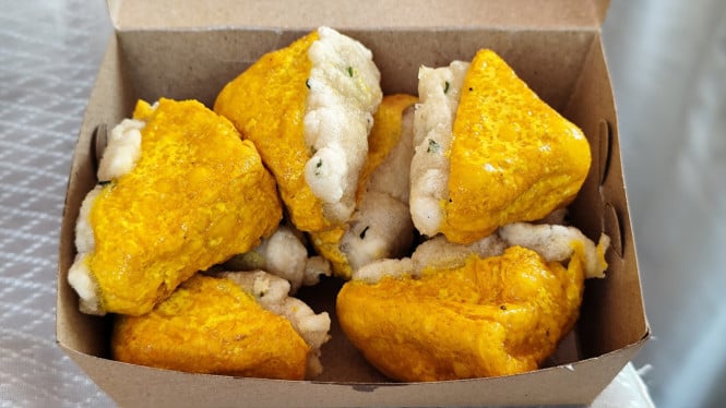 Tahu Tegal, perpaduan tahu kuning dan aci gurih.