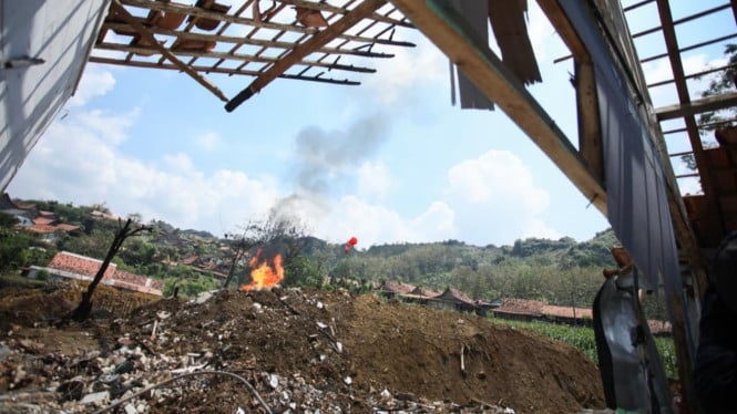 Kebakaran sumur minyak di Blora Jawa Tengah.