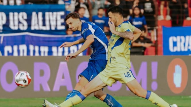 Laga PSIM lawan Persib di Bantul DIY.