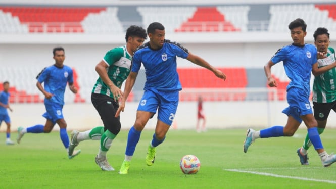 Laga ujicoba PSIS lawan PSMS.