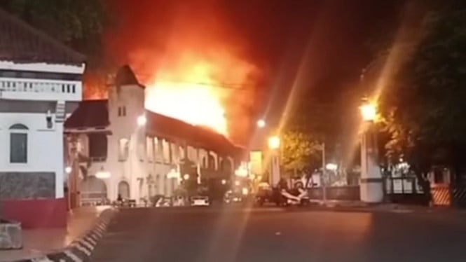 Kebakaran melanda Kota Lama Semarang.