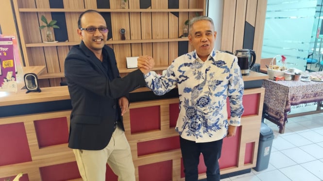 Ir. Robertus Setiawan Aji Nugroho (kiri), Rektor baru SCU.