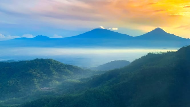 Panorama dari Bukit Menoreh Magelang.