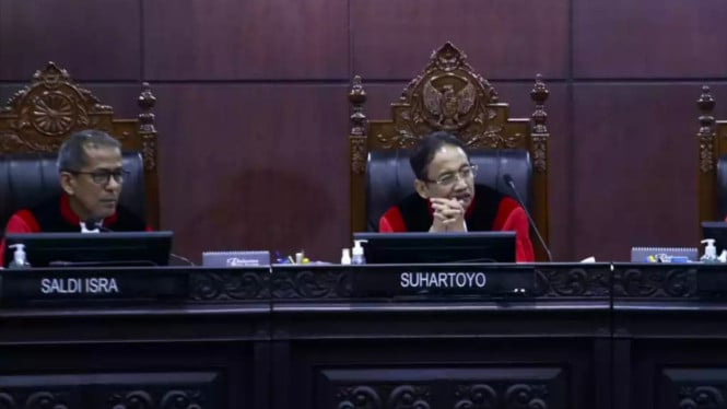 Mahkamah Konstitusi larang Wakil Menteri rangkap jabatan.