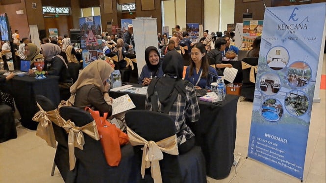 Suasana Semarak Gedong Songo Travelmart 2025
