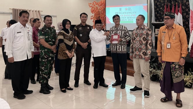 PMI Kab. Semarang Beri Hadiah Emas Ke Pendonor Darah