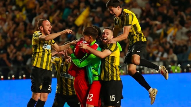 Pemain Kairat Almaty rayakan kelolosan ke Liga Champions UEFA.