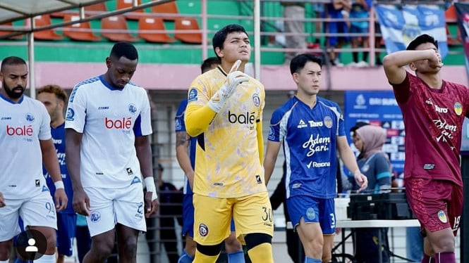 Adi Satryo geser Lucas Figeri sebagai kiper utama Arema FC.
