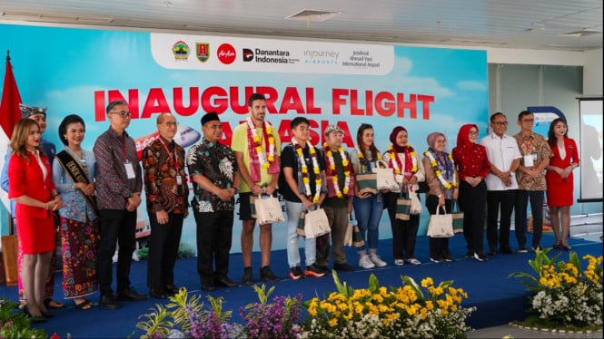 Inaugural flight penerbangan Semarang-Malaysia di Bandara A. Yani.