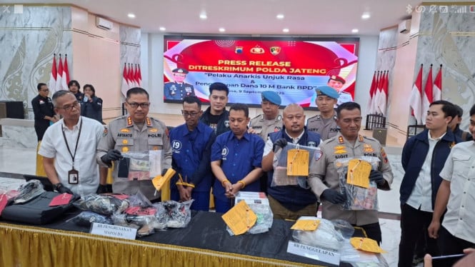 Polisi tangkap pelaku yang bawa kabur uang 10 milyar.
