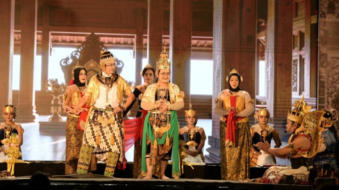 Wali Kota Semarang Agustina tampil dalam Wayang Orang on The Street.