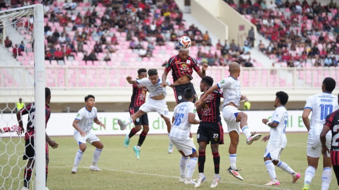 Laga Persipura lawan PSIS di Pegadaian Championship.