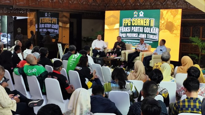 Fraksi Golkar DPRD Jateng diskusi dengan driver ojol.