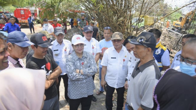 Wali Kota Semarang Agustina meninjau lokasi kebakaran.