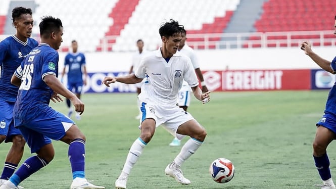 Laga PSIS Semarang lawan Persiba Balikpapan.