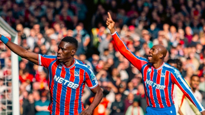 Palace rayakan kemenangan atas Liverpool.