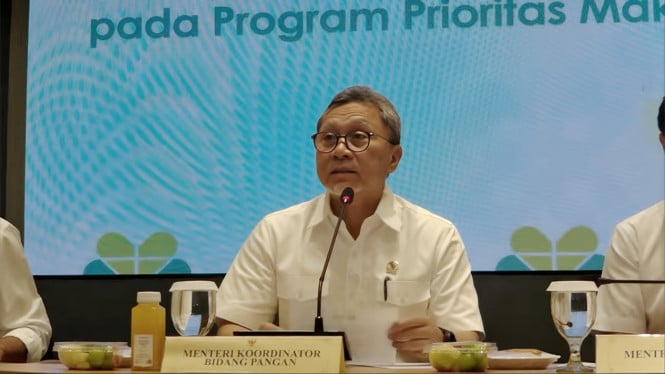 Menko Pangan Zulkifli Hasan konpers soal keracunan MBG.