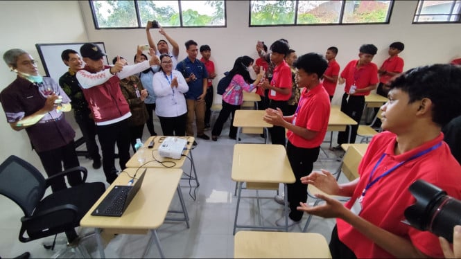 Wamensos Agus Jabo resmikan Sekolah Rakyat di Semarang.