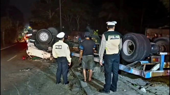 Diduga Blong Truk Tabrak 2 Motor Di Salatiga
