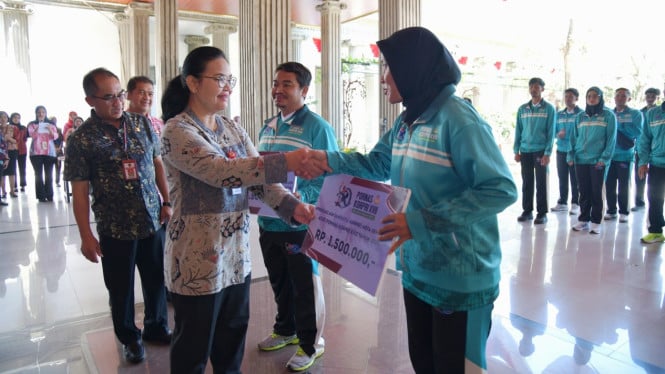 Wali Kota Semarang Agustina melepas ASN yang ikut PORNAS XVII.