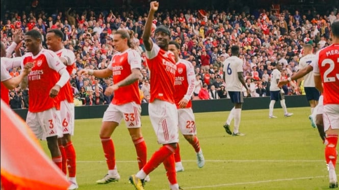 Arsenal rebut puncak klasemen Liga Inggris.