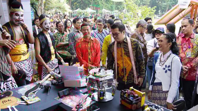 Rektor UKSW Salatiga Tinjau Stan Mahasiswa