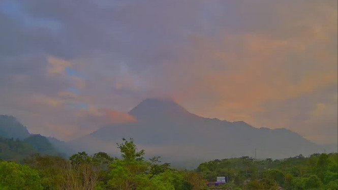 Aktivitas Gunung Merapi di Jateng-DIY terus meningkat.
