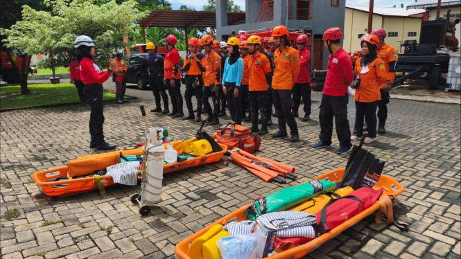 Basarnas Semarang beri pelatihan penanganan kecelakaan kendaraan.