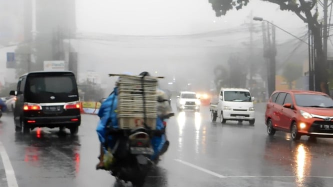 Cuaca hujan di Kota Semarang.