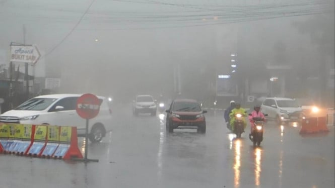 Hujan mengguyur wilayah Jawa Tengah.