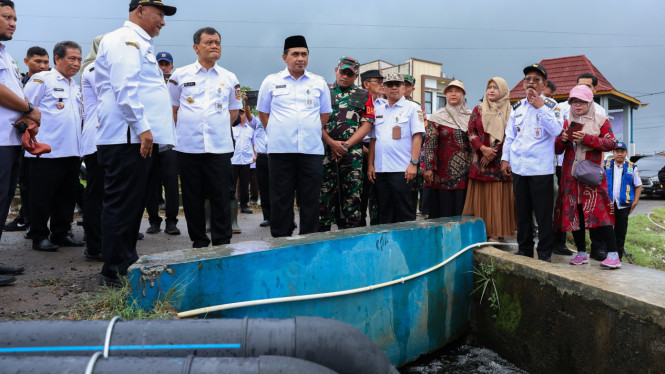 Gubernur Jateng resmikan pompa tenaga surya tanggulangi rob.