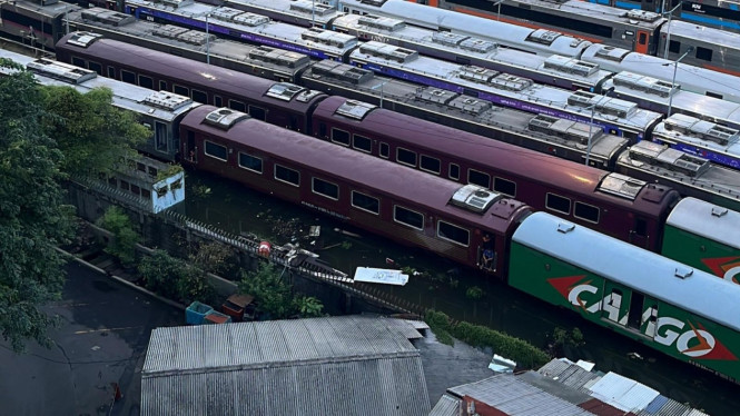 Sejumlah KA batal berangkat karena banjir di Pekalongan.