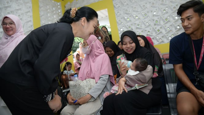 Wali Kota Semarang Agustina tinjau pelayanan kesehatan.