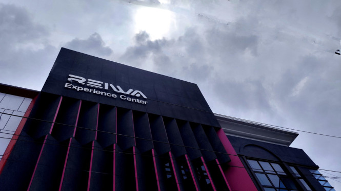 Flagship Store perdana Reiwa di Semarang.