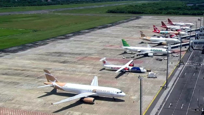 Pergerakan pesawat di Bandara Semarang meningkat saat arus mudik.