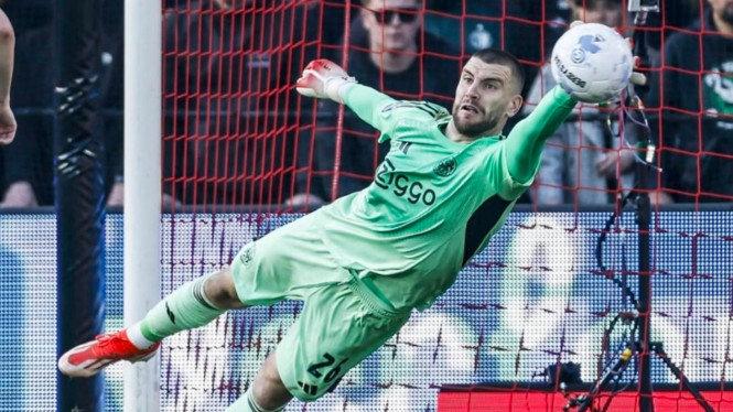 Kiper Maarten Paes tampil gemilang di Liga Belanda Eredivisie.
