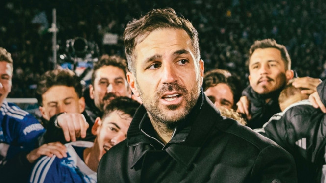 Pelatih Como 1907 Cesc Fabregas.