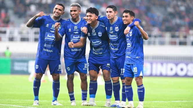 PSIS full senyum setelah menang.