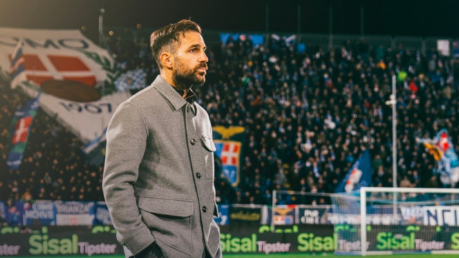Pelatih Como Cesc Fabregas.
