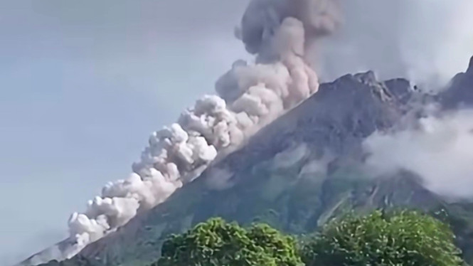Gunung Merapi terus mengalami aktivitas vulkanik.