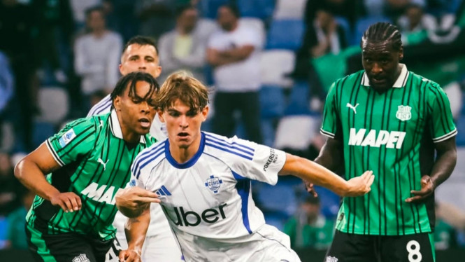 Laga Sassuolo melawan Como di Stadion Mapei.